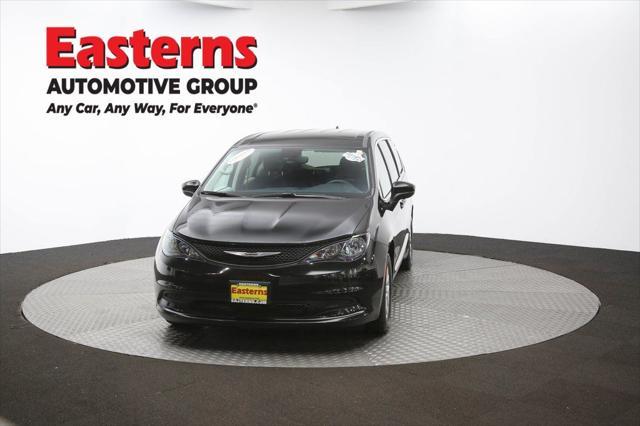 Photo of 2023 Brilliant Black Crystal Pearlcoat Chrysler Voyager