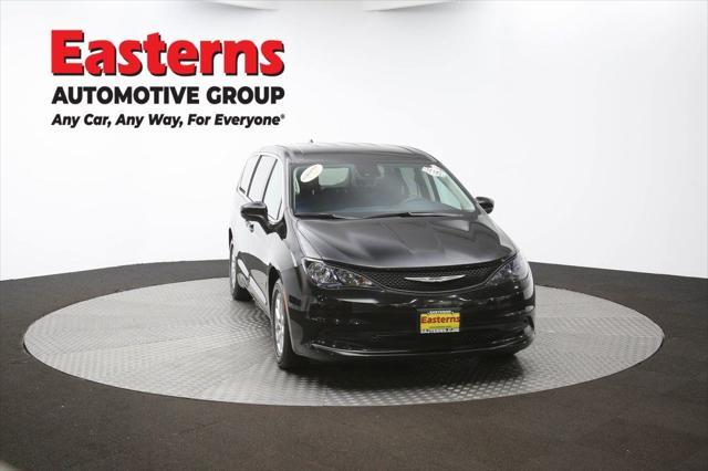 Photo of 2023 Brilliant Black Crystal Pearlcoat Chrysler Voyager