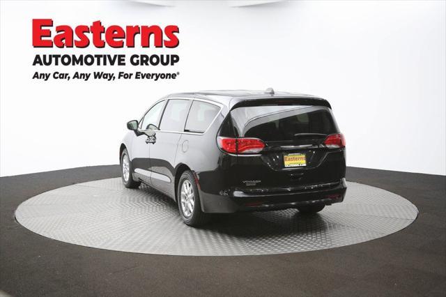 Photo of 2023 Brilliant Black Crystal Pearlcoat Chrysler Voyager
