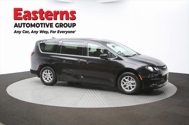 Photo of 2023 Brilliant Black Crystal Pearlcoat Chrysler Voyager