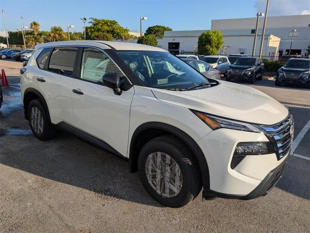 Photo of 2026 Glacier White Nissan Rogue