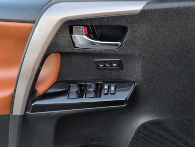 Photo of 2018 Black Toyota RAV4