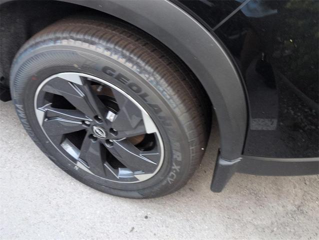 Photo of 2025 Super Black Nissan Rogue