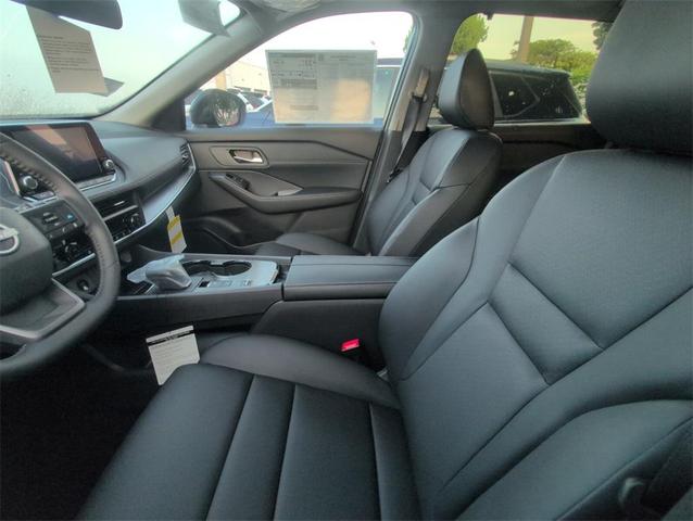 Photo of 2025 Super Black Nissan Rogue