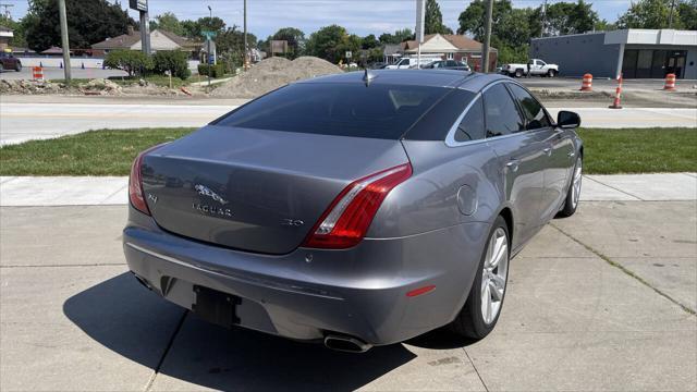 Photo of 2013 Rhodium Silver Metallic Jaguar XJ