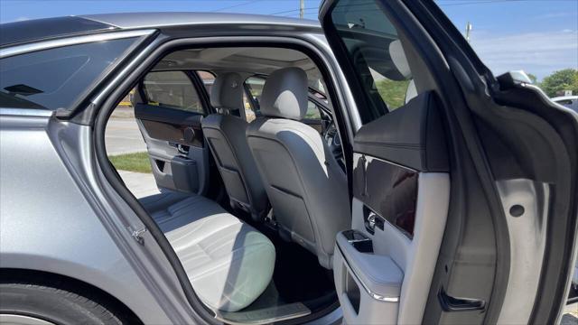 Photo of 2013 Rhodium Silver Metallic Jaguar XJ