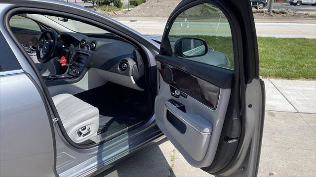 Photo of 2013 Rhodium Silver Metallic Jaguar XJ