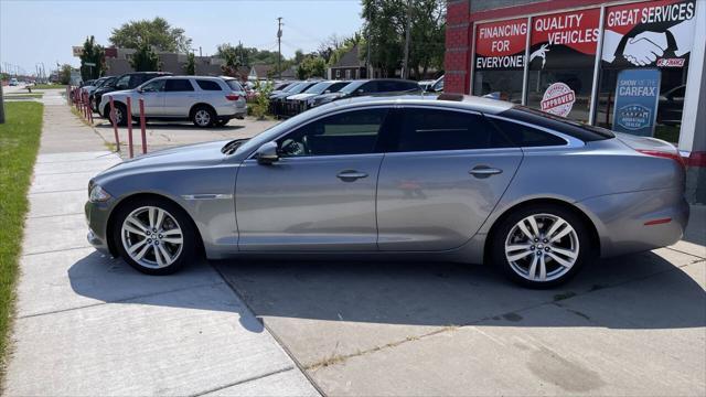 Photo of 2013 Rhodium Silver Metallic Jaguar XJ