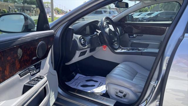Photo of 2013 Rhodium Silver Metallic Jaguar XJ