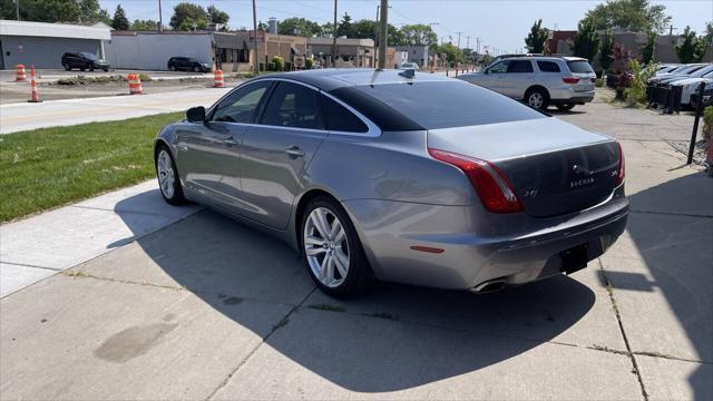 Photo of 2013 Rhodium Silver Metallic Jaguar XJ