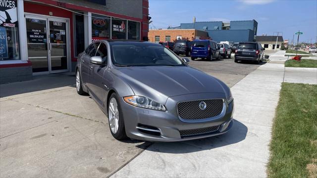 Photo of 2013 Rhodium Silver Metallic Jaguar XJ
