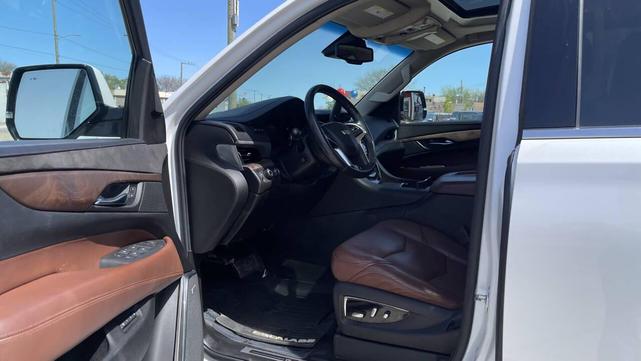 Photo of 2016 Crystal White Tricoat Cadillac Escalade