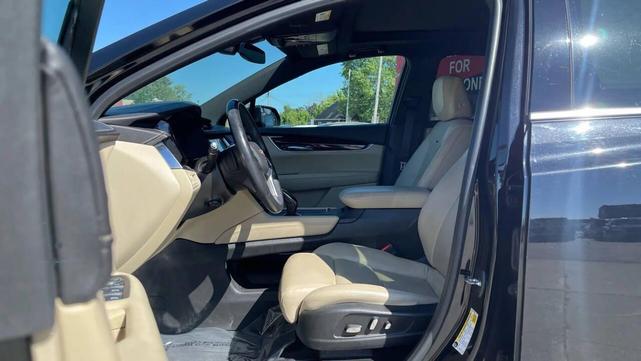 Photo of 2017 Stellar Black Metallic Cadillac XT5