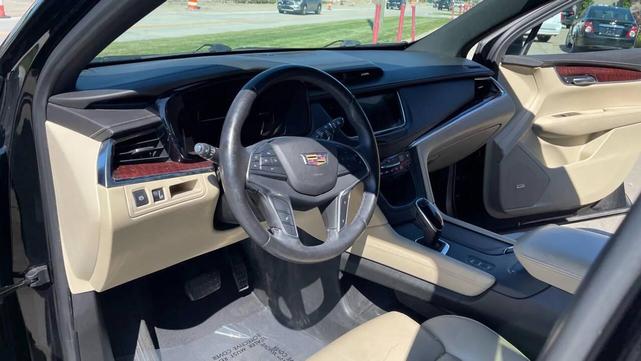 Photo of 2017 Stellar Black Metallic Cadillac XT5