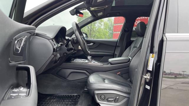 Photo of 2017 Black Audi Q7