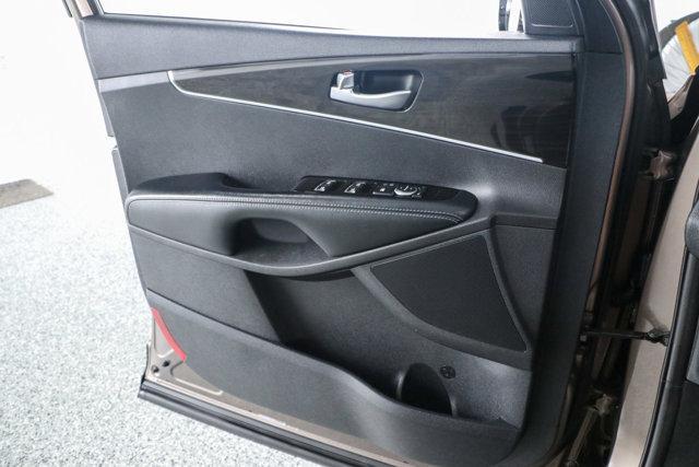 Photo of 2019 Dragon Brown Kia Sorento