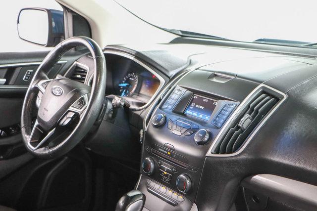 Photo of 2016 Blue Ford Edge