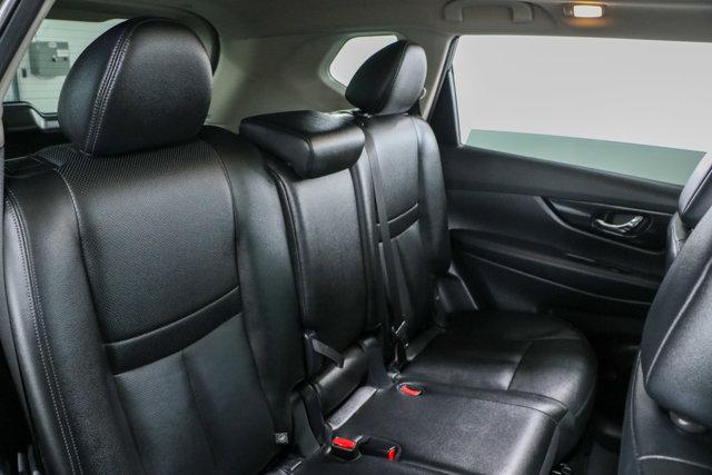 Photo of 2019 Magnetic Black Pearl Nissan Rogue