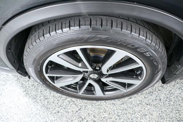Photo of 2019 Magnetic Black Pearl Nissan Rogue
