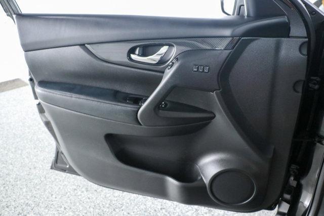 Photo of 2019 Magnetic Black Pearl Nissan Rogue
