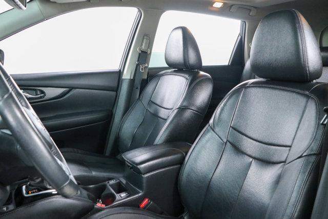 Photo of 2019 Magnetic Black Pearl Nissan Rogue