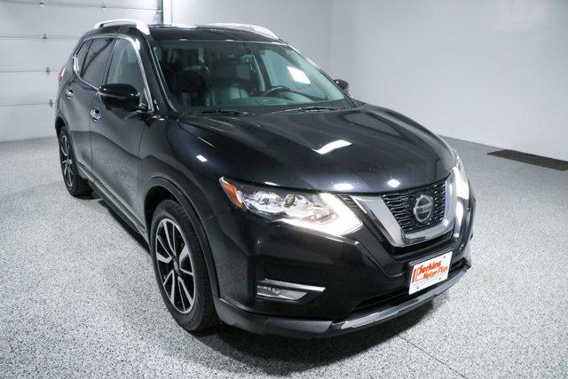 Photo of 2019 Magnetic Black Pearl Nissan Rogue