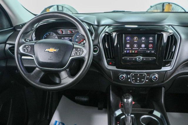 Photo of 2020 Silver Ice Metallic Chevrolet Traverse