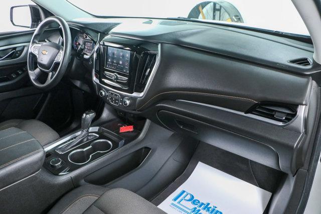 Photo of 2020 Silver Ice Metallic Chevrolet Traverse