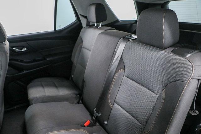 Photo of 2020 Silver Ice Metallic Chevrolet Traverse