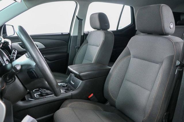Photo of 2020 Silver Ice Metallic Chevrolet Traverse