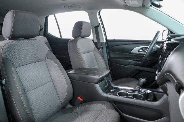 Photo of 2020 Silver Ice Metallic Chevrolet Traverse