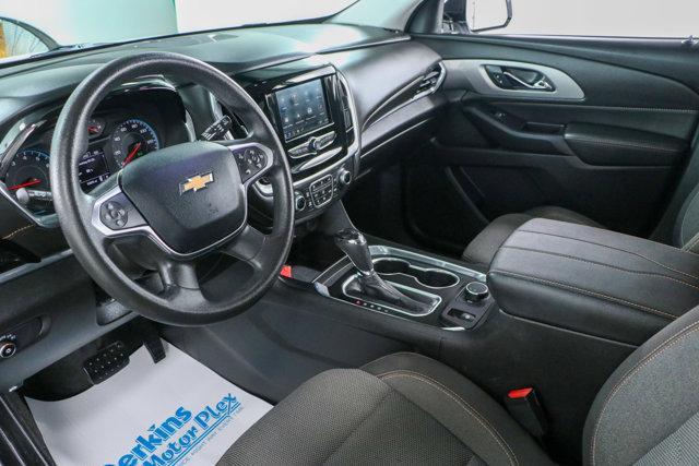 Photo of 2020 Silver Ice Metallic Chevrolet Traverse