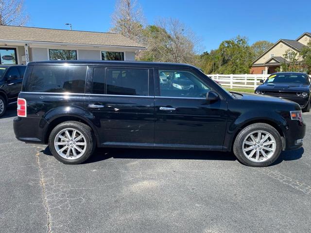Photo of 2018 Black Ford Flex