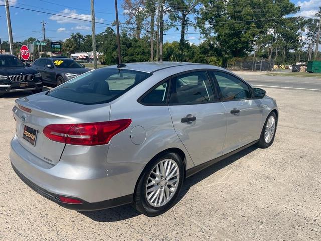 Photo of 2015 Silver Ford Focus