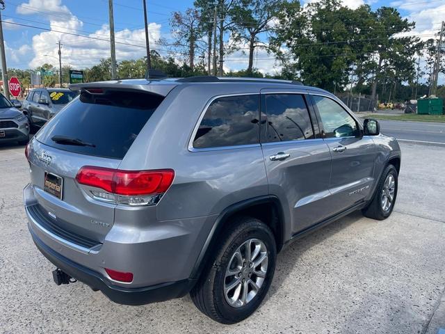 Photo of 2015 Silver Jeep Grand Cherokee