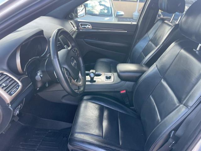 Photo of 2015 Silver Jeep Grand Cherokee