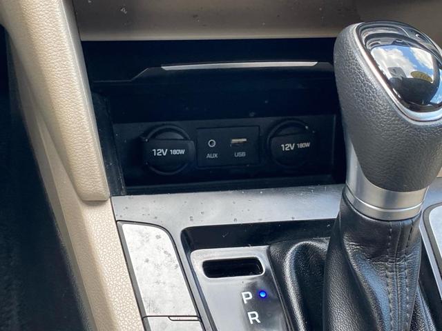 Photo of 2017 Mineral Beige Pearl Hyundai ELANTRA