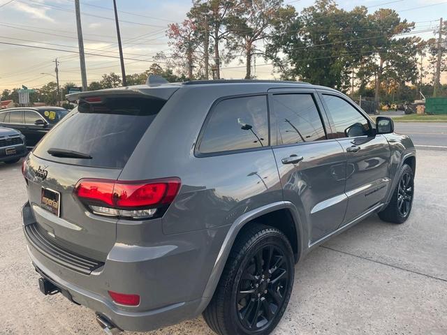 Photo of 2020 Gray Jeep Grand Cherokee