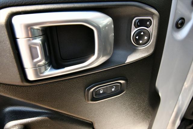 Photo of 2024 Silver Zynith Clearcoat Jeep Wrangler