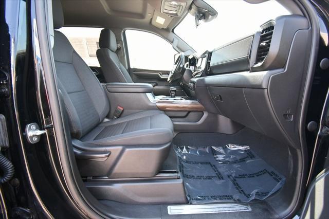 Photo of 2022 Black Chevrolet Silverado 1500