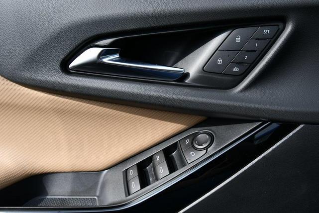 Photo of 2026 Mosaic Black Metallic Chevrolet Equinox