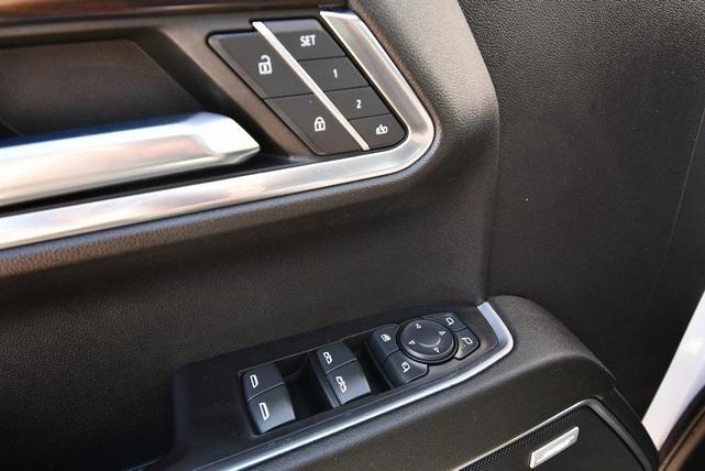 Photo of 2023 Summit White GMC Sierra 1500