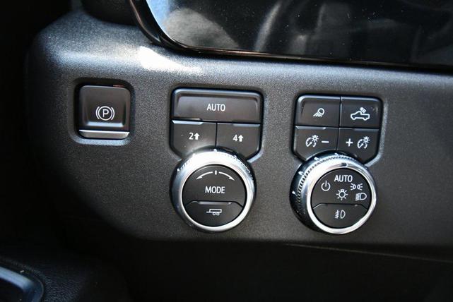 Photo of 2023 Summit White GMC Sierra 1500