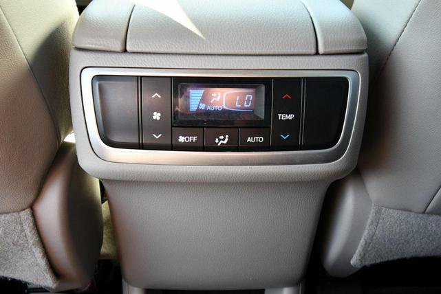 Photo of 2017 Blizzard Pearl Toyota Highlander