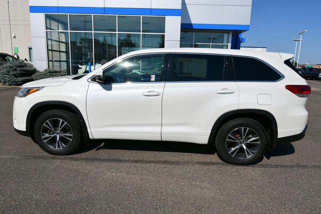 Photo of 2017 Blizzard Pearl Toyota Highlander