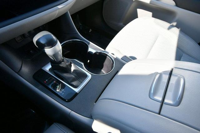 Photo of 2017 Blizzard Pearl Toyota Highlander