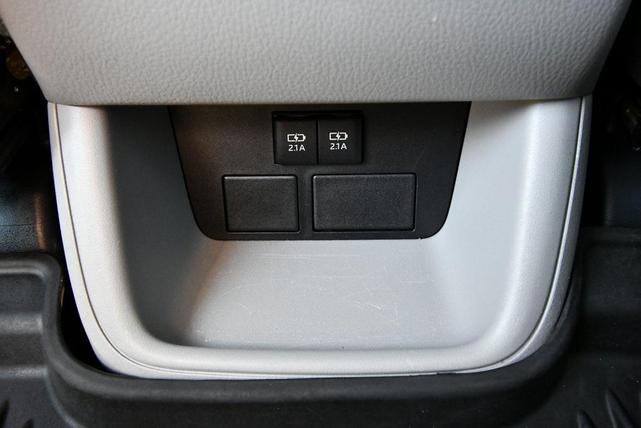Photo of 2017 Blizzard Pearl Toyota Highlander