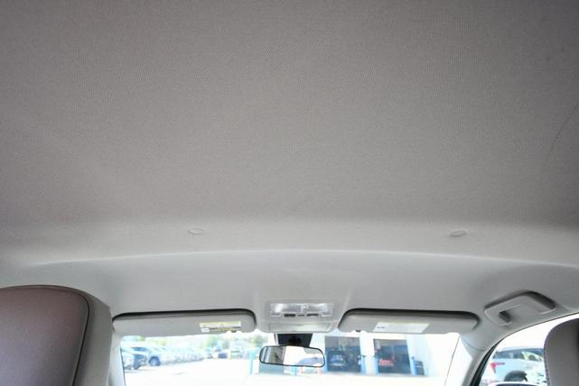 Photo of 2017 Blizzard Pearl Toyota Highlander