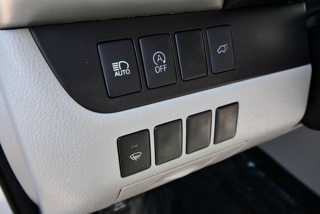 Photo of 2017 Blizzard Pearl Toyota Highlander