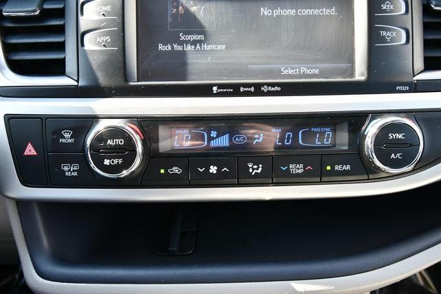Photo of 2017 Blizzard Pearl Toyota Highlander